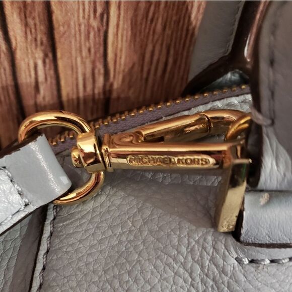 Michael Kors Sky Blue Purse - Picture 3 of 16